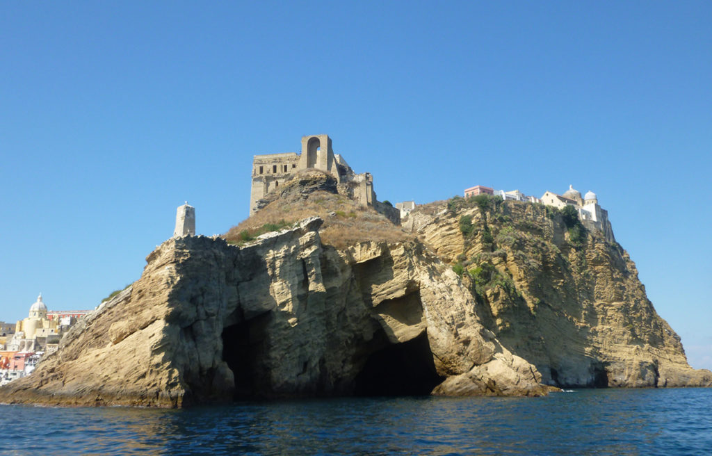 Acropoli-di-Terra-Murata-e-Abbazia-di-San-Michele-Arcangelo-Procida